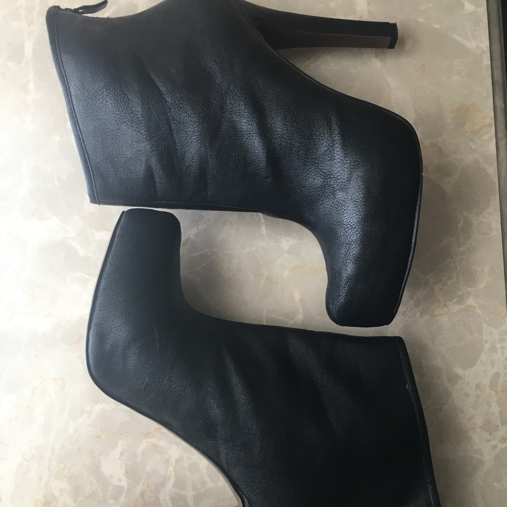 Black BCBGENERATION Bootie